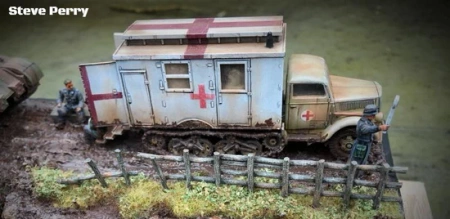 RUBICON 280046 - SdKfz 3a Maultier 2 ton Half-Track Cargo Truck