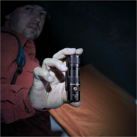 Latarka taktyczna LED Fenix PD25R czarna 