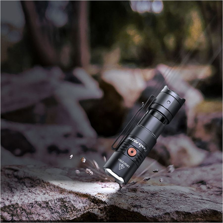 Latarka taktyczna LED Fenix PD25R czarna 